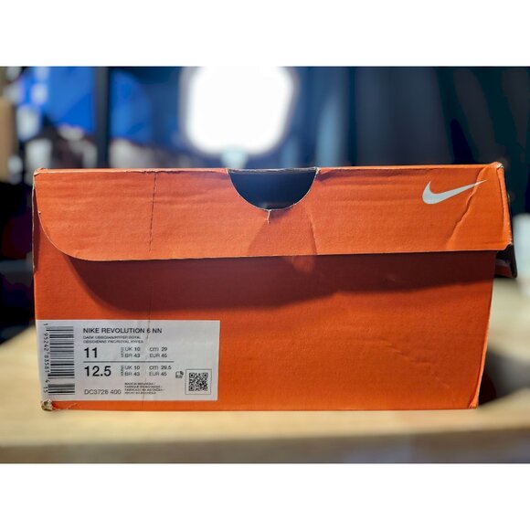 Nike revolution Men 11 Women 12.5 - Picture 4 of 6
